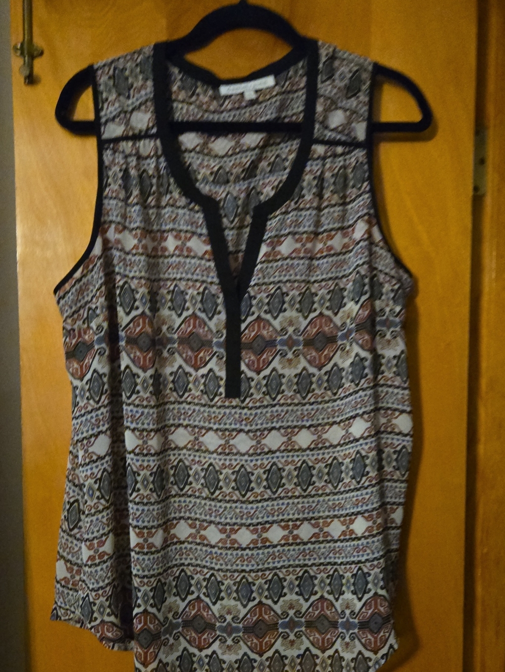Sleeveless Printed Split-Neck Women’s Top - Navy Trim